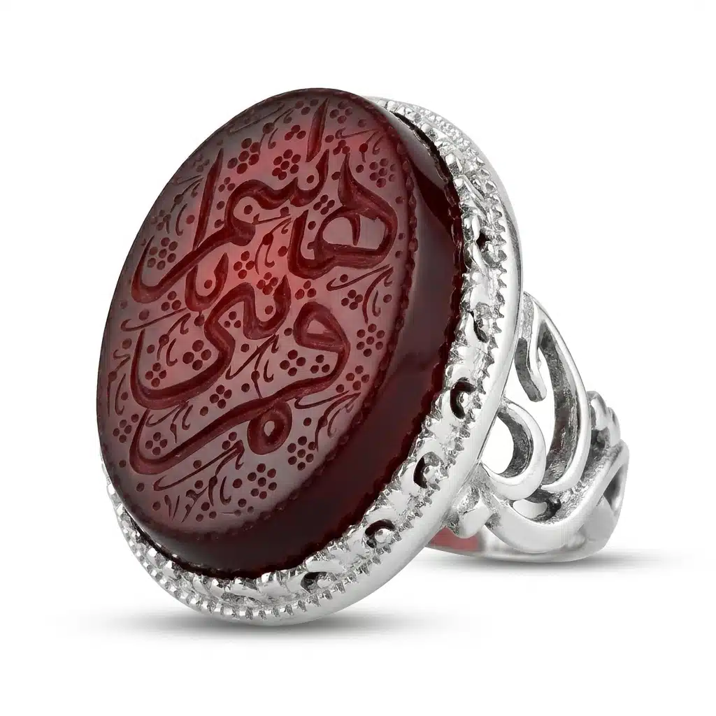 Agate_ring_on_white_background_202607041441 انگشتر مردانه نقره حصان مدل رکاب یاحسین و حکاکی قمر بنی هاشم