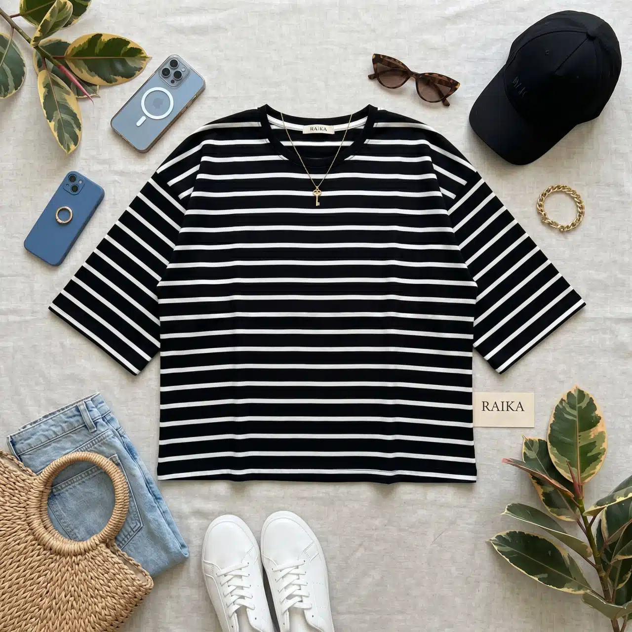 Product-Reshoot-Ultra-realistic-product-photography-of-a-women_s-oversized-boxy-t-shirt_-black-fab-2 تیشرت زنانه اورسایز راهراه مدل رایکا — جانبی گیت